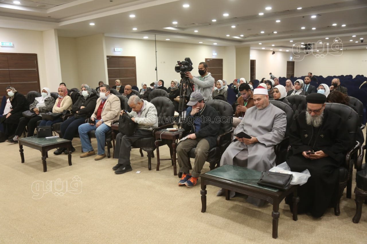 ندوة الخطاب الديني وترسيخ الهوية بمعرض القاهرة الدولي للكتاب (6)