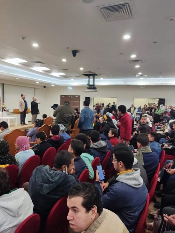 بسبب ندوة اليوتيوبر محمد طاهر.. إقبال جماهيري على ختام معرض الكتاب (4)