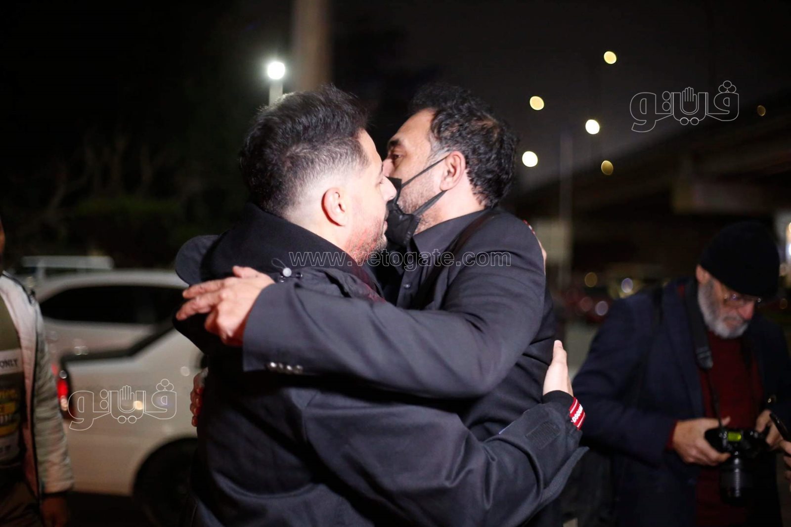 انهيار عمرو مصطفي في أحضان محمد حماقي (9)