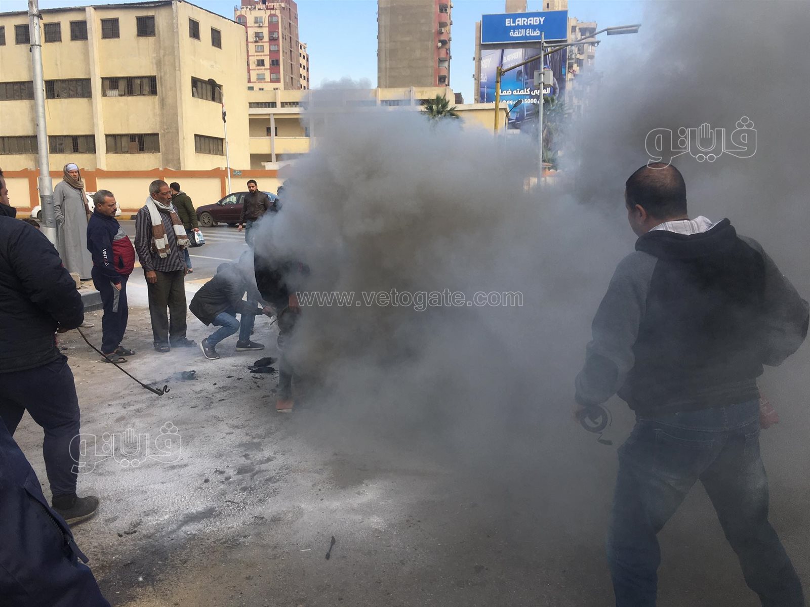 تفحم سيارة تاكسي في شارع البحر الأعظم بالجيزة (7)