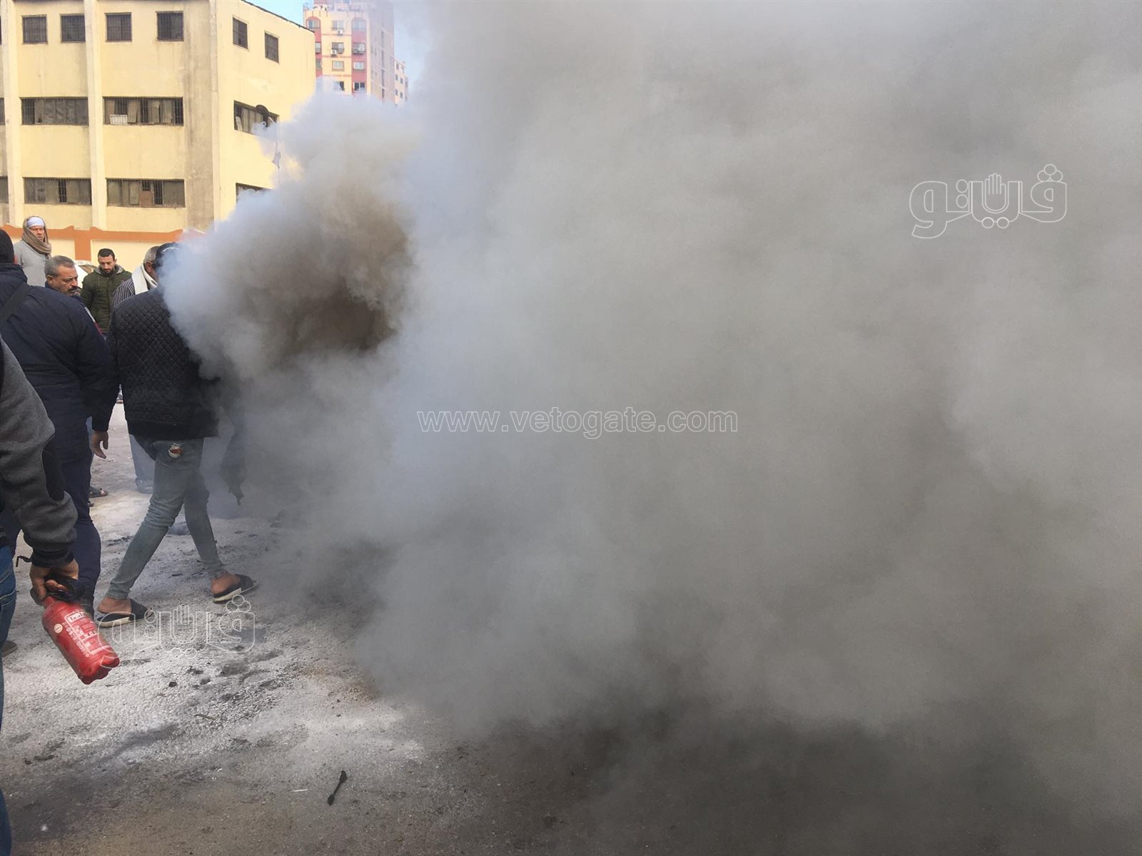 تفحم سيارة تاكسي في شارع البحر الأعظم بالجيزة (13)