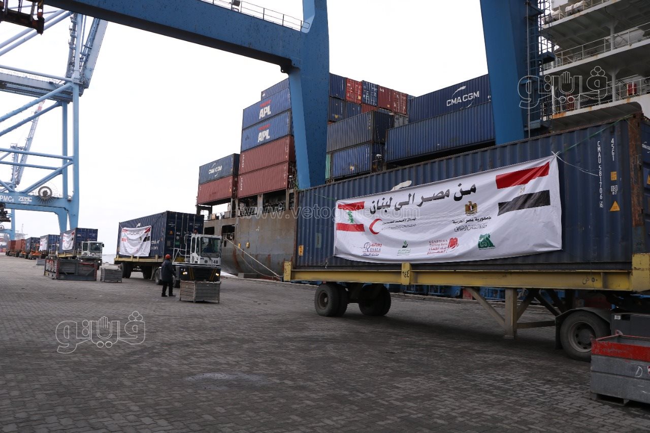 سفينة مساعدات مصرية تغادر ميناء دمياط للأشقاء في لبنان (5)