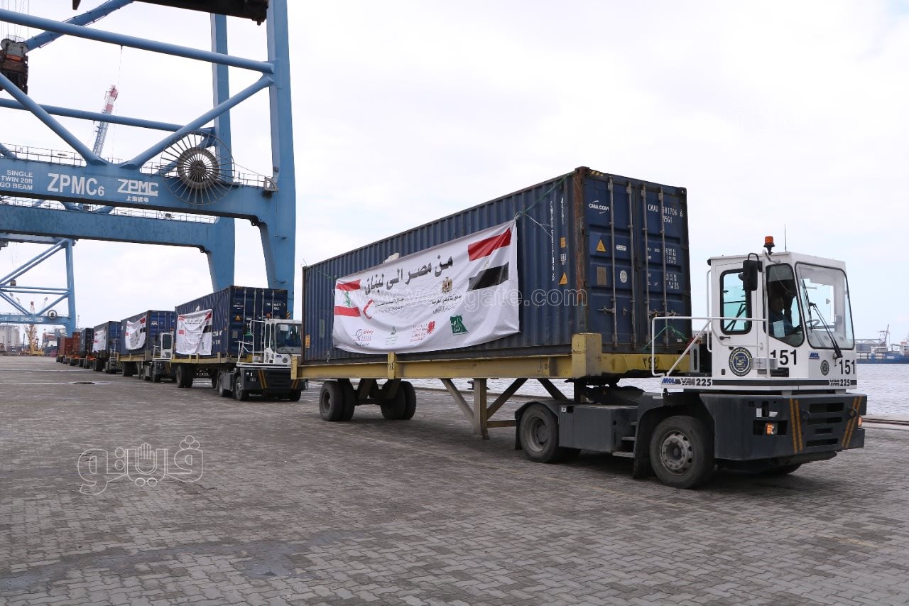 سفينة مساعدات مصرية تغادر ميناء دمياط للأشقاء في لبنان (6)