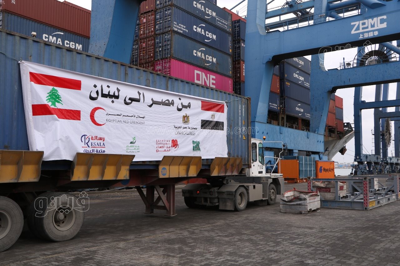 سفينة مساعدات مصرية تغادر ميناء دمياط للأشقاء في لبنان (10)