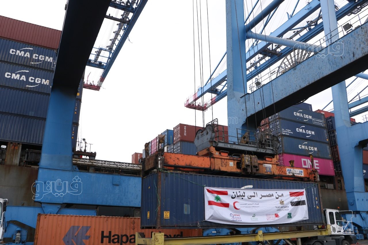 سفينة مساعدات مصرية تغادر ميناء دمياط للأشقاء في لبنان (13)