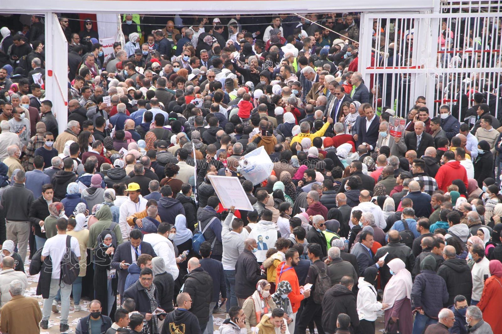 تزايد أعداد الناخبين بانتخابات نادي الزمالك (19)