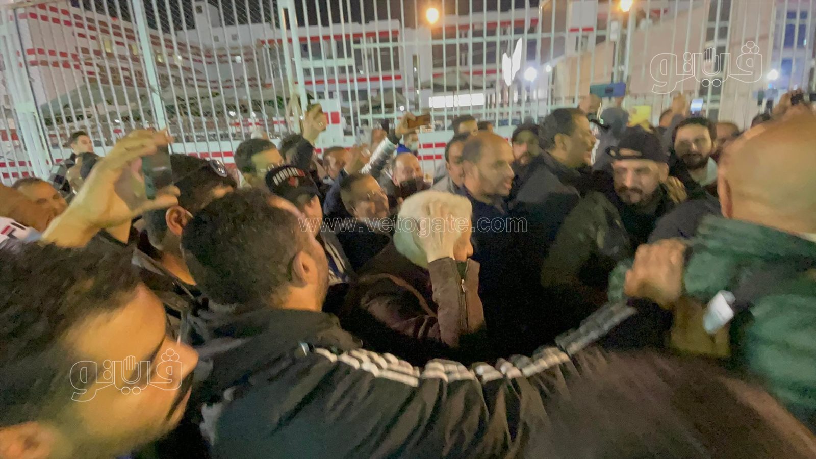 مرتضى منصور يحتفل مع أنصاره بالفوز برئاسة نادي الزمالك (7)