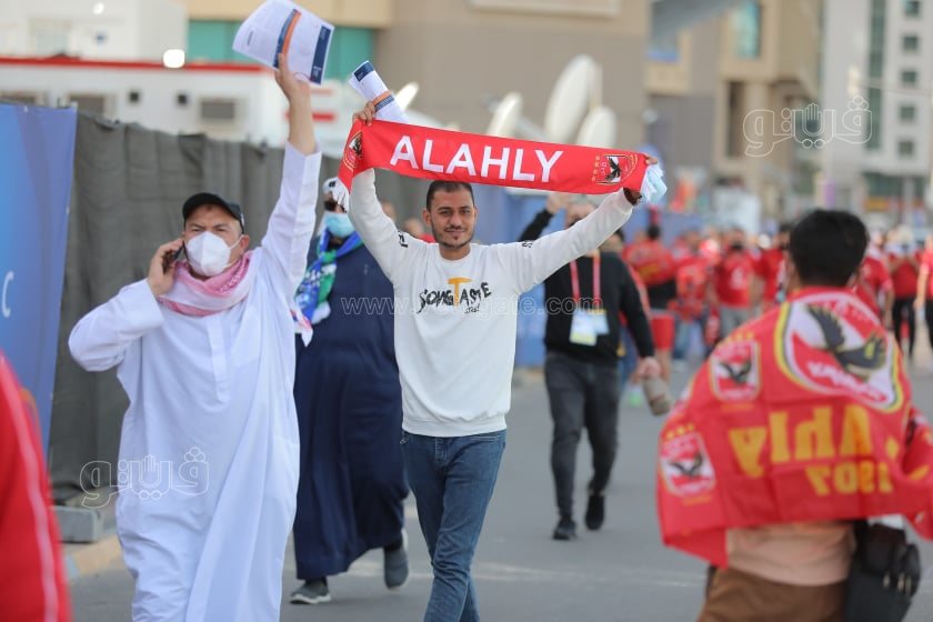 الأسر المصرية تتصدر المشهد  في مؤازرة الأهلى أمام الهلال (2)