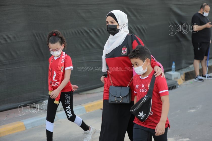 الأسر المصرية تتصدر المشهد  في مؤازرة الأهلى أمام الهلال (17)