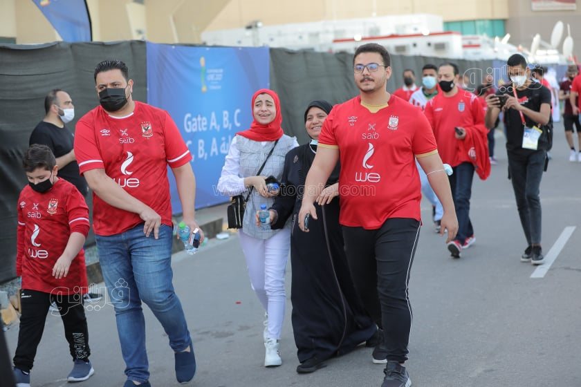 الأسر المصرية تتصدر المشهد  في مؤازرة الأهلى أمام الهلال (19)