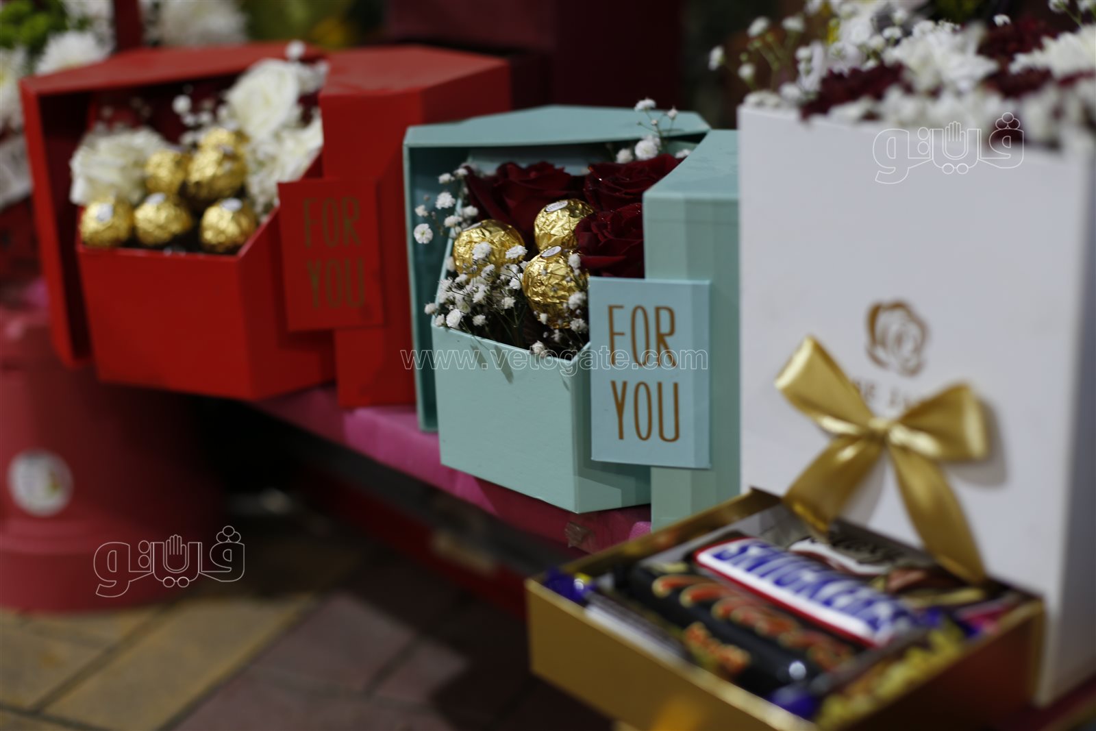 الطبيعي للحبيبة والصناعي للزوجة.. ورد عم محمد على كل شكل ولون في عيد الحب (4)