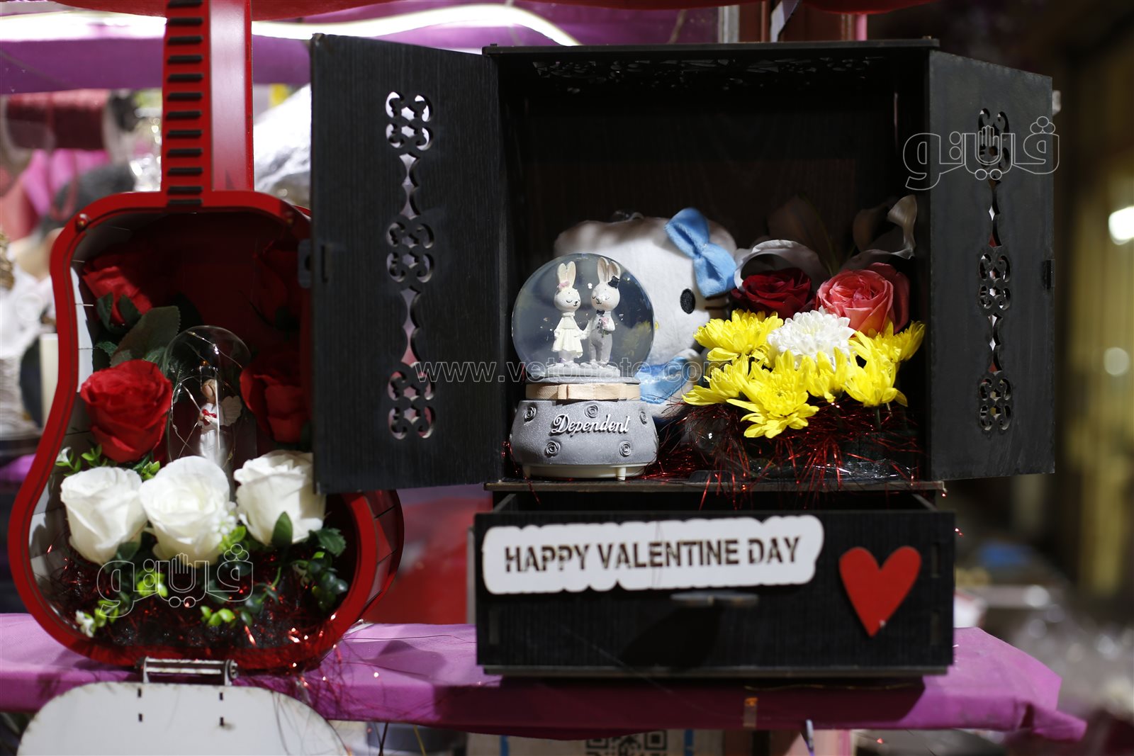 الطبيعي للحبيبة والصناعي للزوجة.. ورد عم محمد على كل شكل ولون في عيد الحب (2)