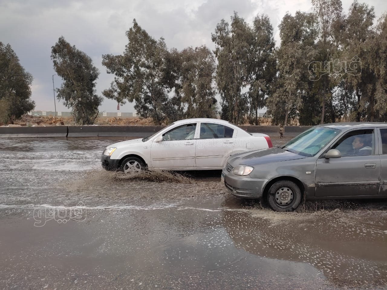 طرق التجمع الخامس تغرق في شبر ميه بعد هطول الأمطار (4)