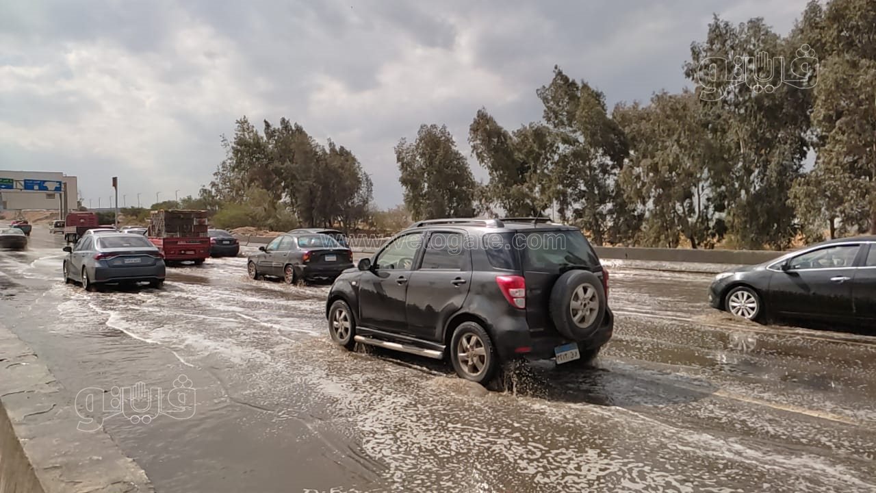 طرق التجمع الخامس تغرق في شبر ميه بعد هطول الأمطار (1)