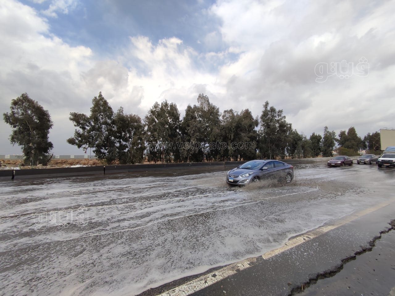 طرق التجمع الخامس تغرق في شبر ميه بعد هطول الأمطار (7)