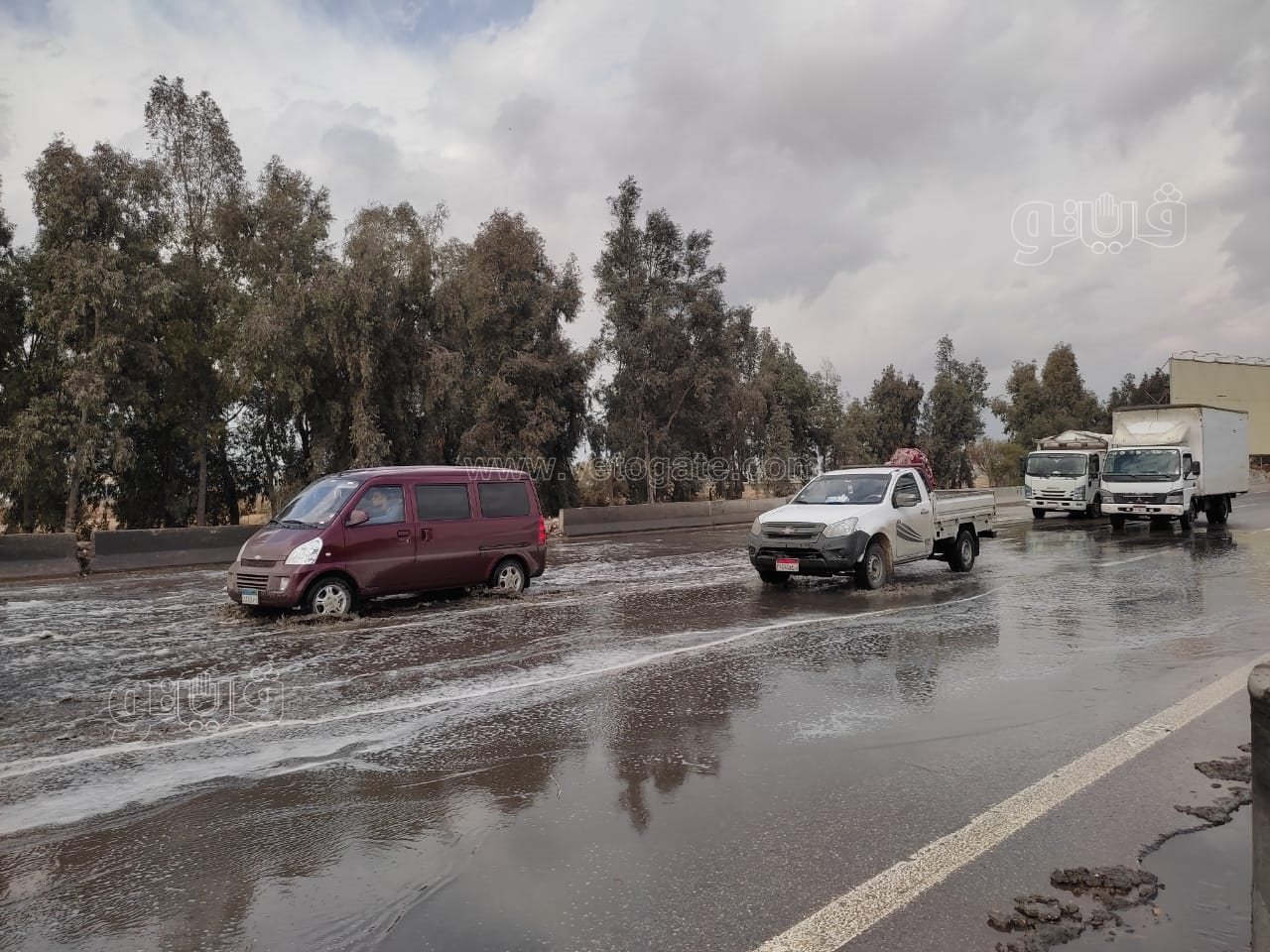 طرق التجمع الخامس تغرق في شبر ميه بعد هطول الأمطار (5)
