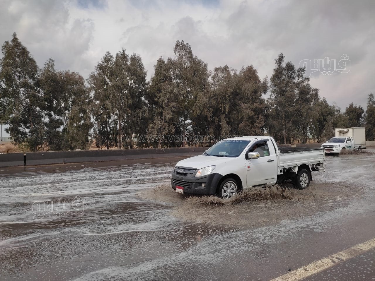 طرق التجمع الخامس تغرق في شبر ميه بعد هطول الأمطار (11)