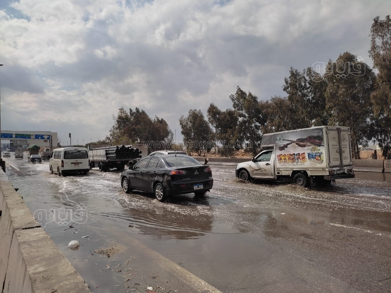 طرق التجمع الخامس تغرق في شبر ميه بعد هطول الأمطار (12)