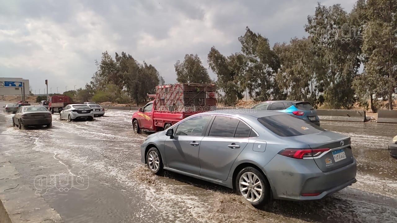 طرق التجمع الخامس تغرق في شبر ميه بعد هطول الأمطار (13)