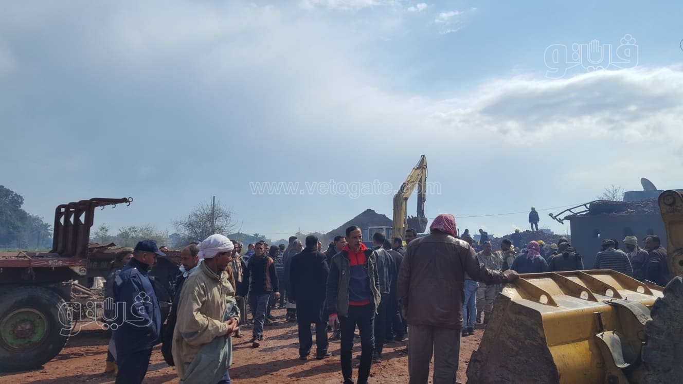 مأساة أهالي ضحايا انهيار مدخنة الدقهلية (4)