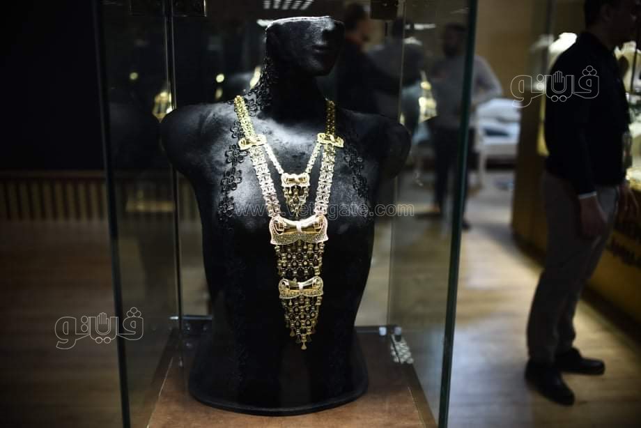 وزراء التموين والآثار والصناعة يفتتحون معرض نيبو للذهب (4)