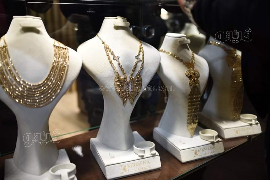 وزراء التموين والآثار والصناعة يفتتحون معرض نيبو للذهب (12)