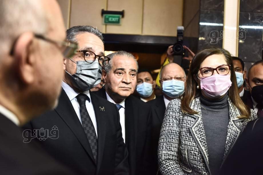 وزراء التموين والآثار والصناعة يفتتحون معرض نيبو للذهب (13)