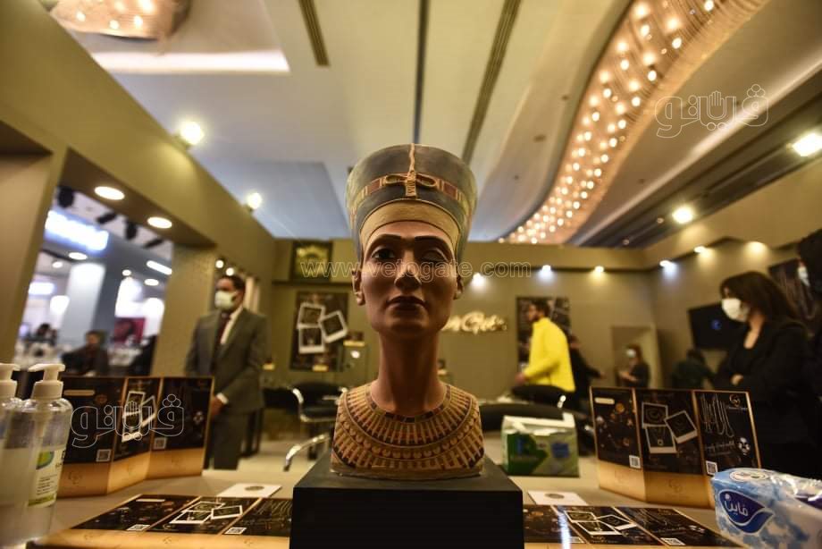 وزراء التموين والآثار والصناعة يفتتحون معرض نيبو للذهب (14)