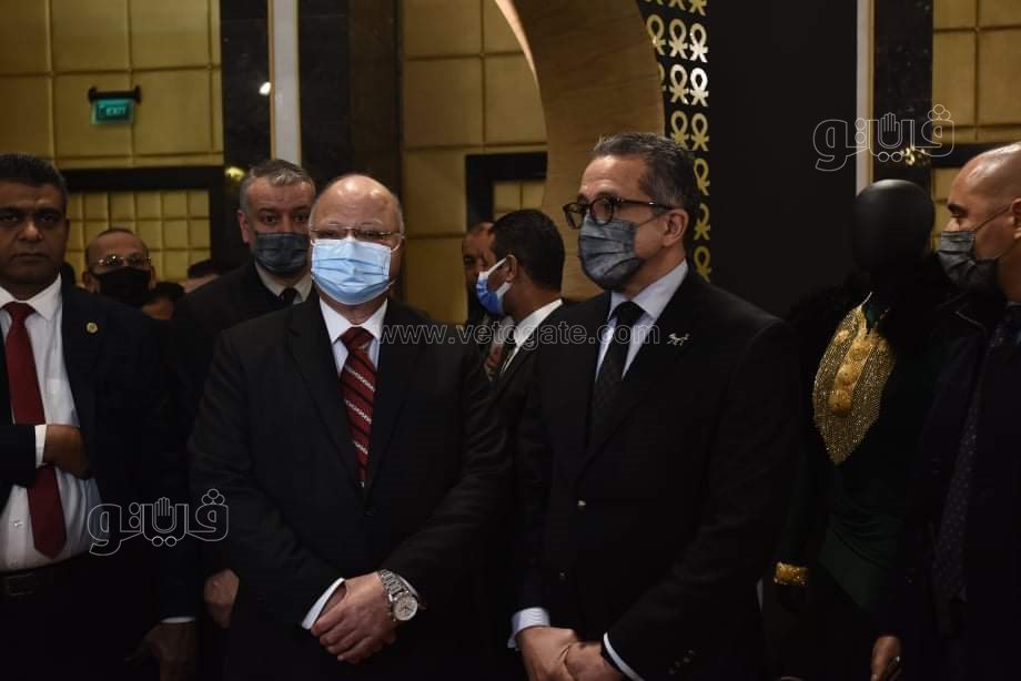 وزراء التموين والآثار والصناعة يفتتحون معرض نيبو للذهب (21)