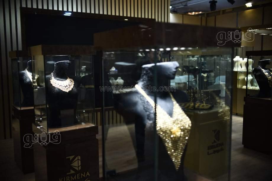 وزراء التموين والآثار والصناعة يفتتحون معرض نيبو للذهب (22)