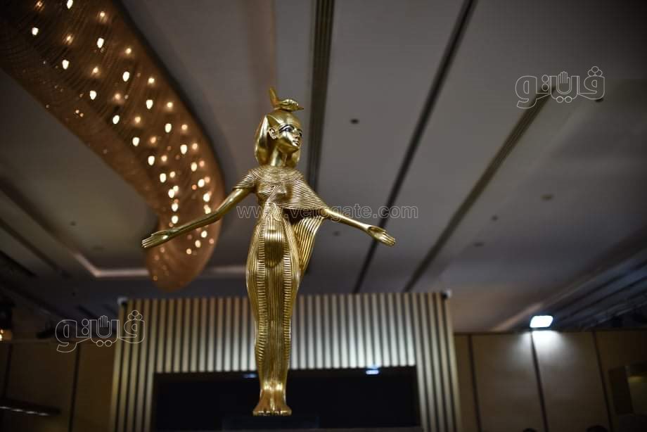 وزراء التموين والآثار والصناعة يفتتحون معرض نيبو للذهب (28)