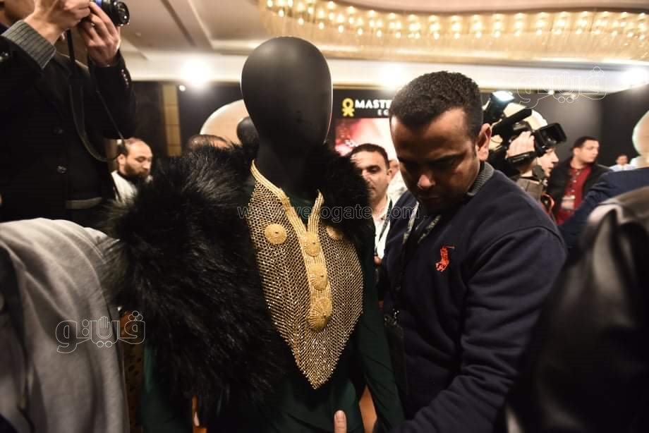 وزراء التموين والآثار والصناعة يفتتحون معرض نيبو للذهب (29)