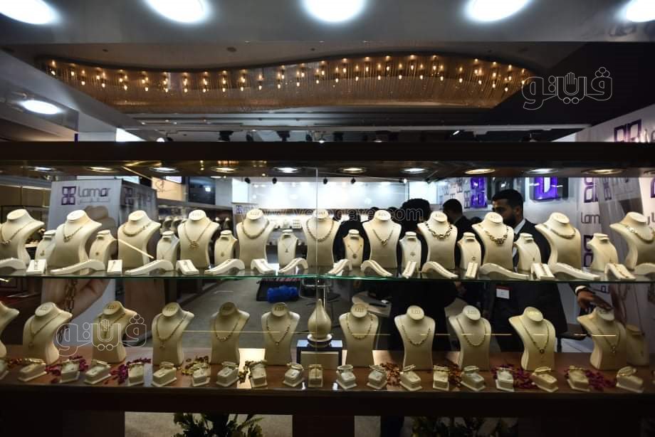 وزراء التموين والآثار والصناعة يفتتحون معرض نيبو للذهب (31)