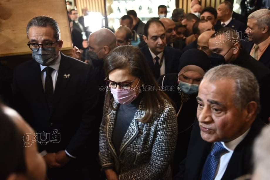 وزراء التموين والآثار والصناعة يفتتحون معرض نيبو للذهب (33)