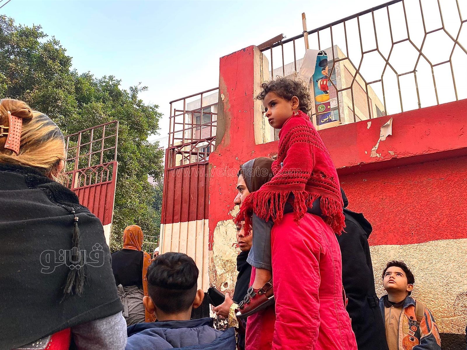 توافد الطلاب مع أولياء الأمور في أول أيام الدراسة (3)