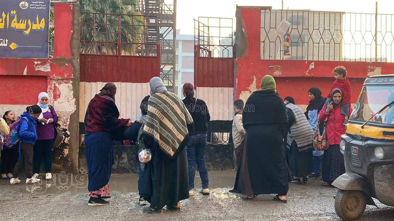 توافد الطلاب مع أولياء الأمور في أول أيام الدراسة (4)