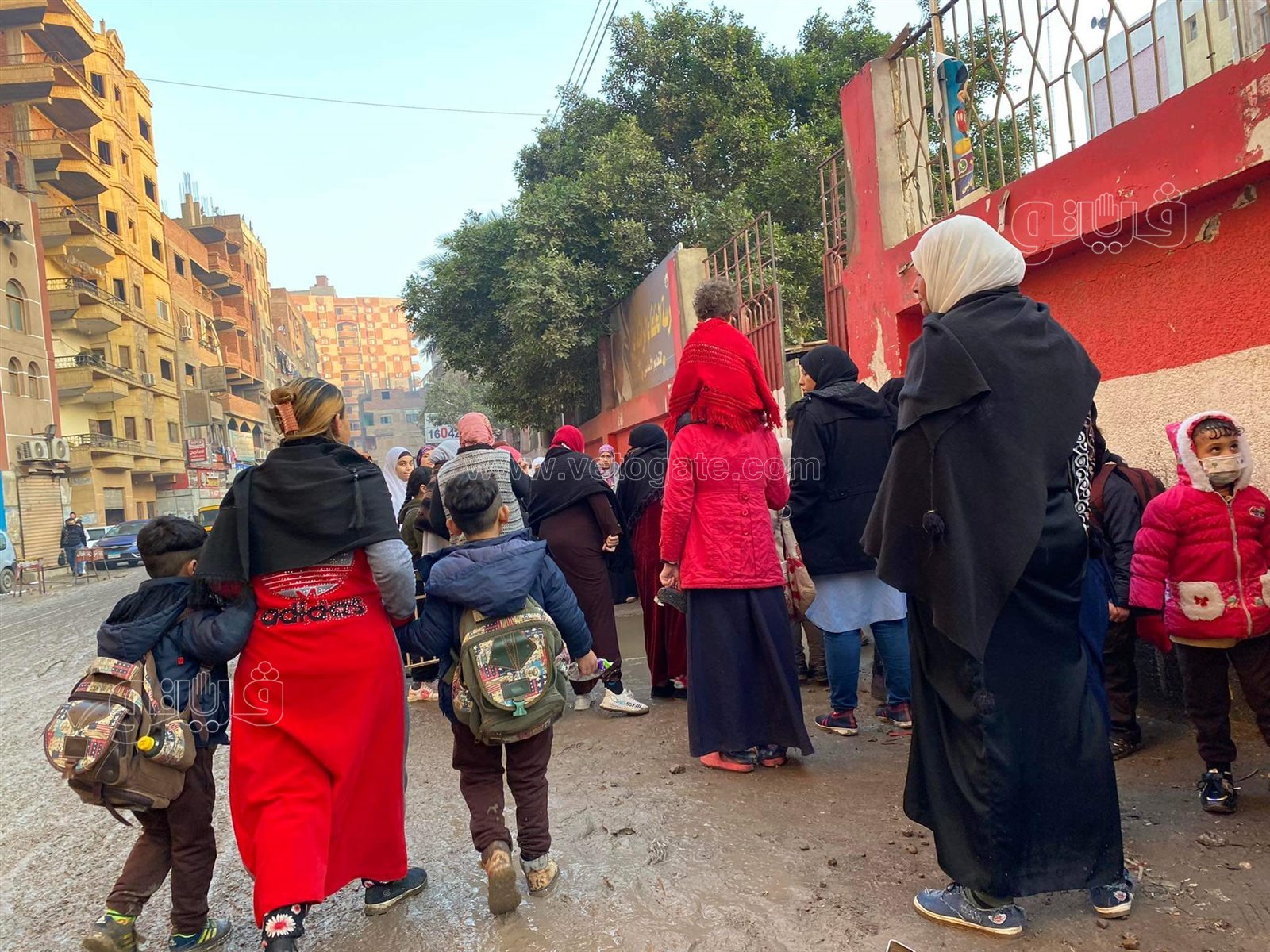 توافد الطلاب مع أولياء الأمور في أول أيام الدراسة (5)