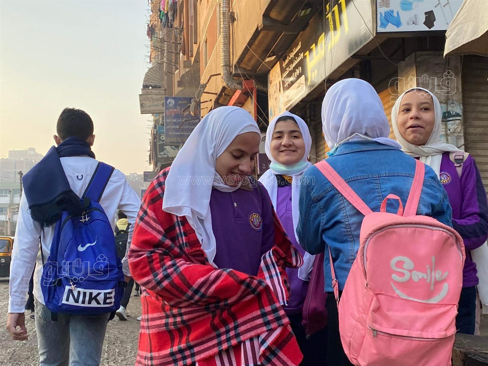 توافد الطلاب مع أولياء الأمور في أول أيام الدراسة (2)