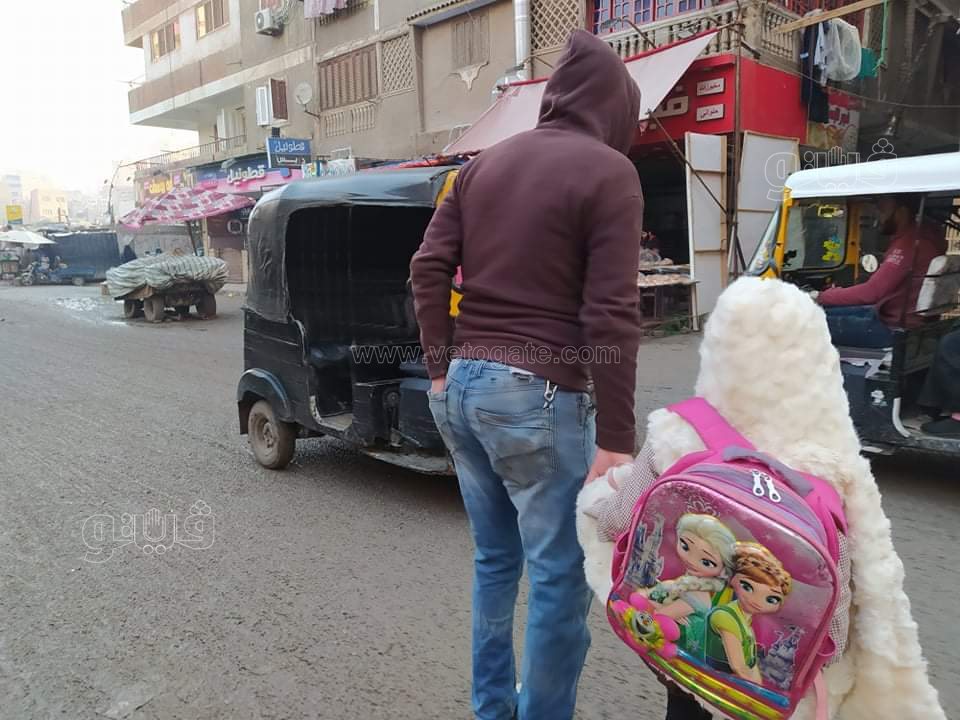 التلاميذ يواجهون البرد في أول أيام التيرم الثاني