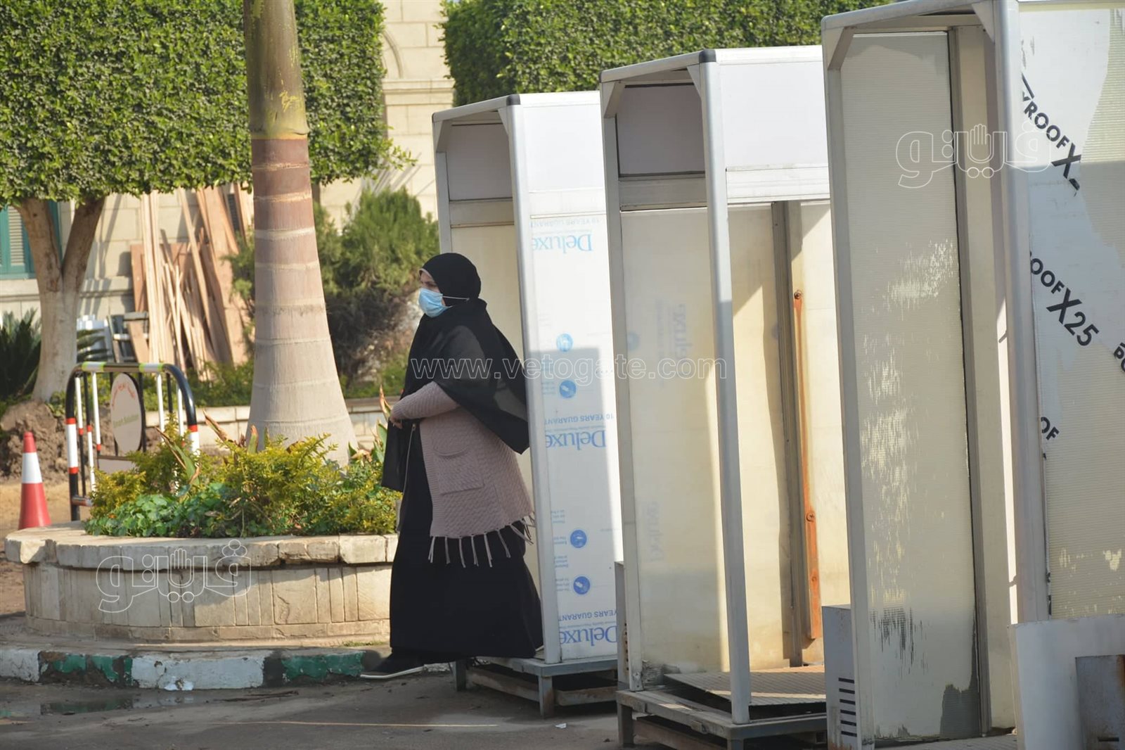 بوابات للتعقيم والتزام بارتداء الكمامات.. توافد طلاب جامعة القاهرة بأول أيام الترم الثاني14