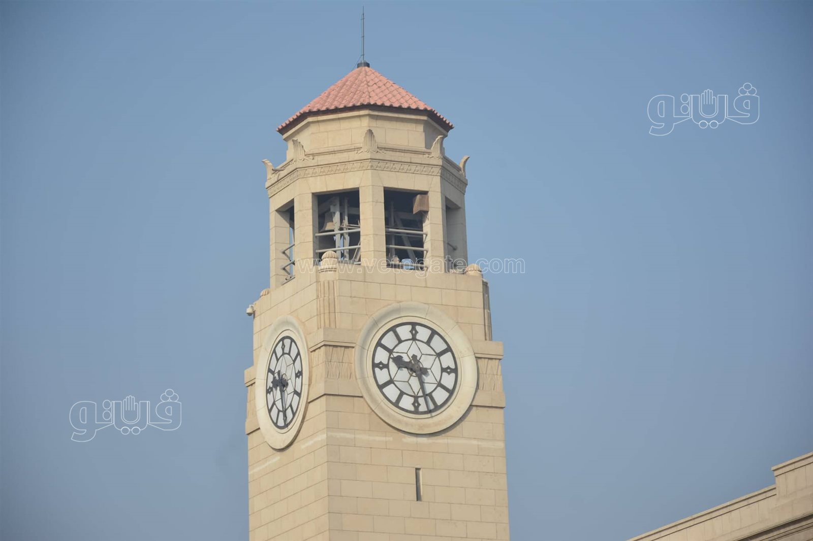 بوابات للتعقيم والتزام بارتداء الكمامات.. توافد طلاب جامعة القاهرة بأول أيام الترم الثاني4