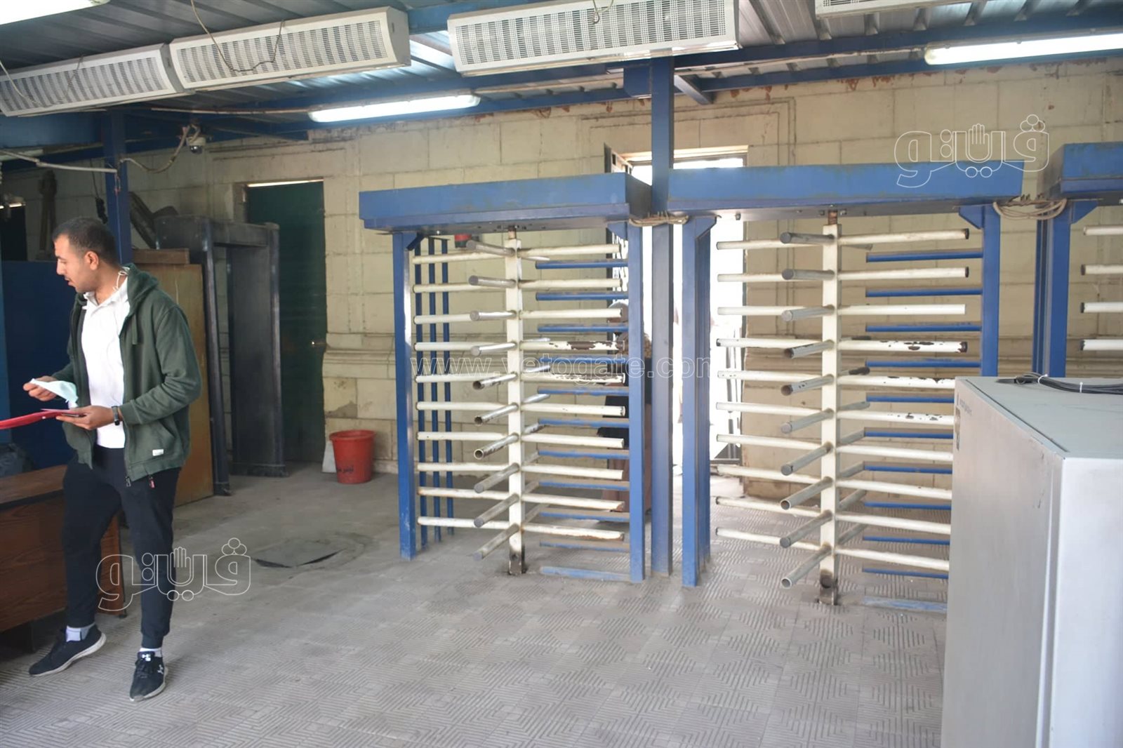 بوابات للتعقيم والتزام بارتداء الكمامات.. توافد طلاب جامعة القاهرة بأول أيام الترم الثاني15