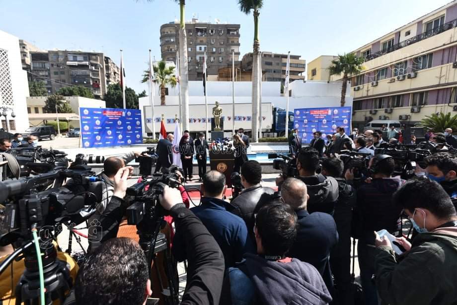 الصحة تسلم 500 ألف جرعة من لقاح سينوفاك إلى فلسطين4