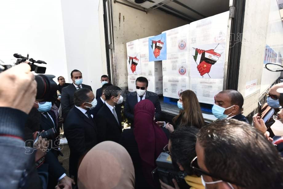 الصحة تسلم 500 ألف جرعة من لقاح سينوفاك إلى فلسطين11