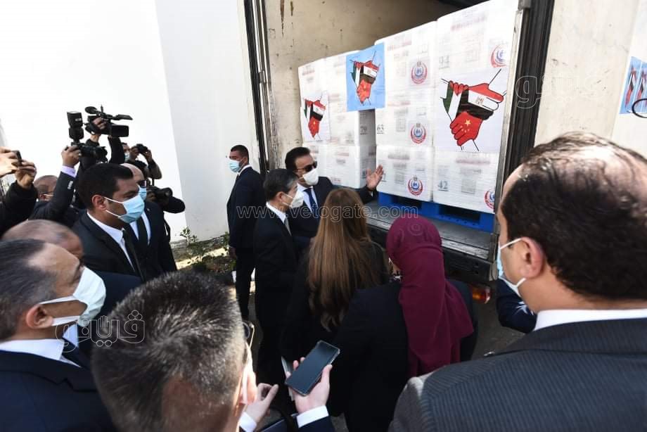 الصحة تسلم 500 ألف جرعة من لقاح سينوفاك إلى فلسطين21