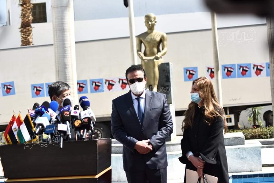 الصحة تسلم 500 ألف جرعة من لقاح سينوفاك إلى فلسطين24