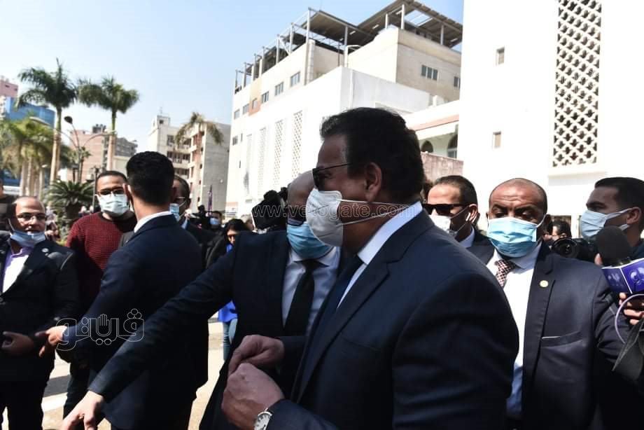 الصحة تسلم 500 ألف جرعة من لقاح سينوفاك إلى فلسطين6