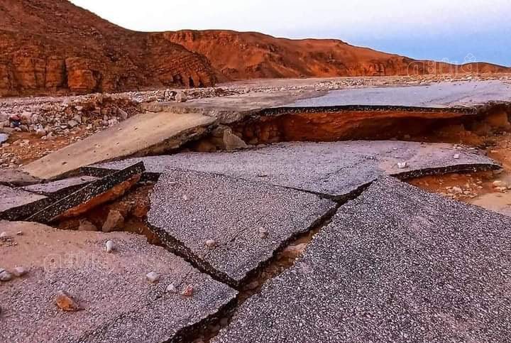 تلفيات بطريق دير الأنبا بولا بسبب السيول (8)