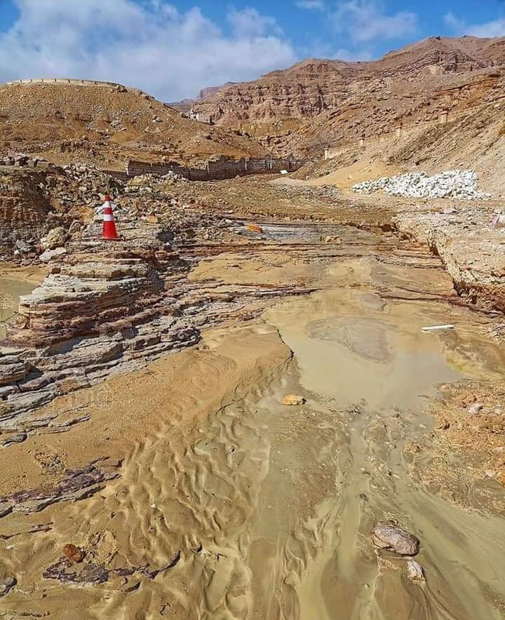 تلفيات بطريق دير الأنبا بولا بسبب السيول (9)