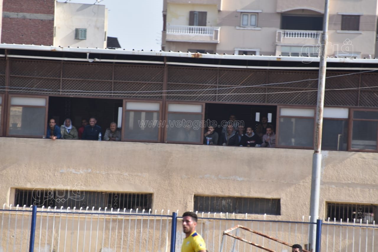جماهير سمنود تعتلي المباني لمؤازرة فريقها أمام طنطا (2)